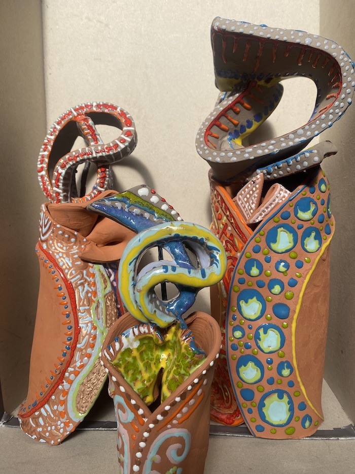 Se creó representando las bellas decoraciones que podrían haber tenido las túnicas.