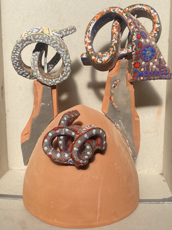 Belén abstracto sobre cúpula maciza.