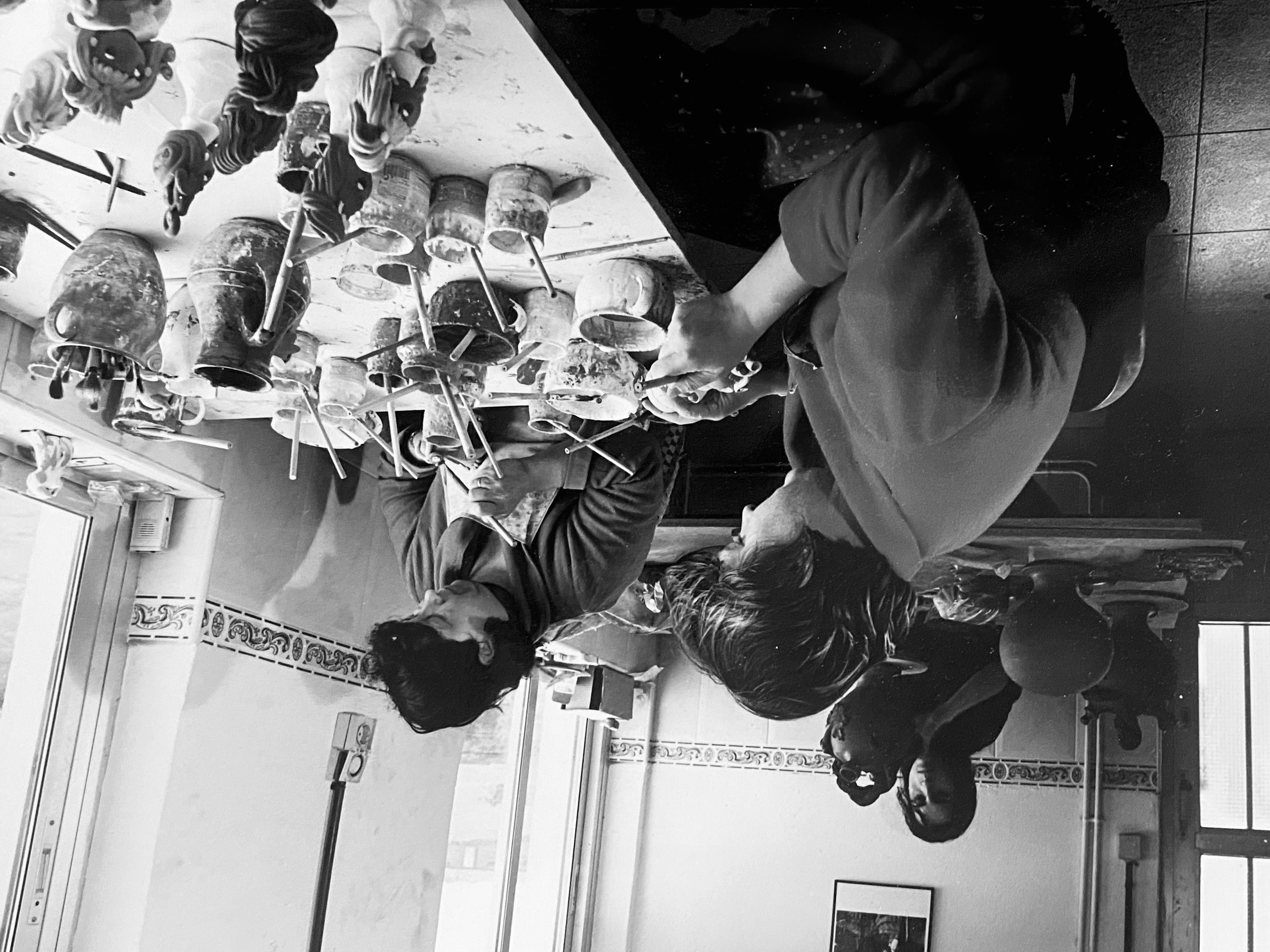 Rosa y Rosi esmaltando, años 90.