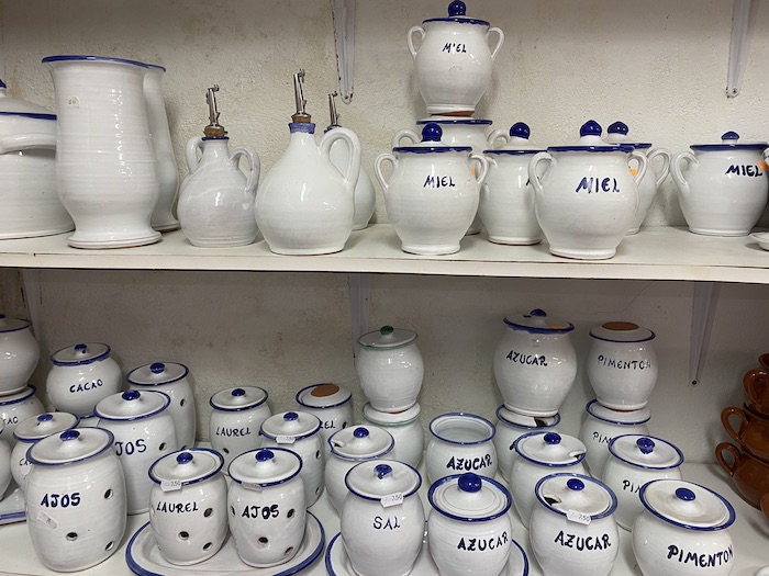 Tarros para la miel y aceiteras