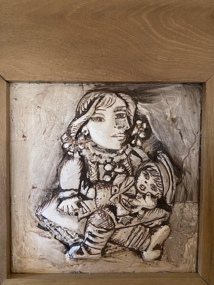 Niña picassiana en blanco y negro