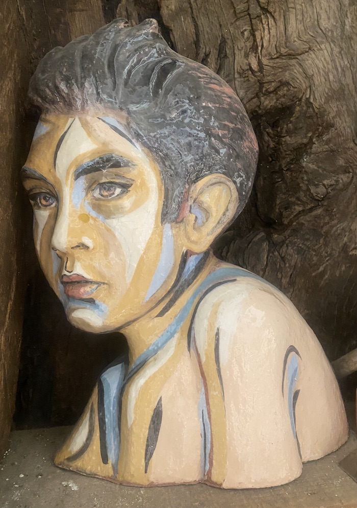 Retrato doble, por delante en relieve policromado, por detrás pintura