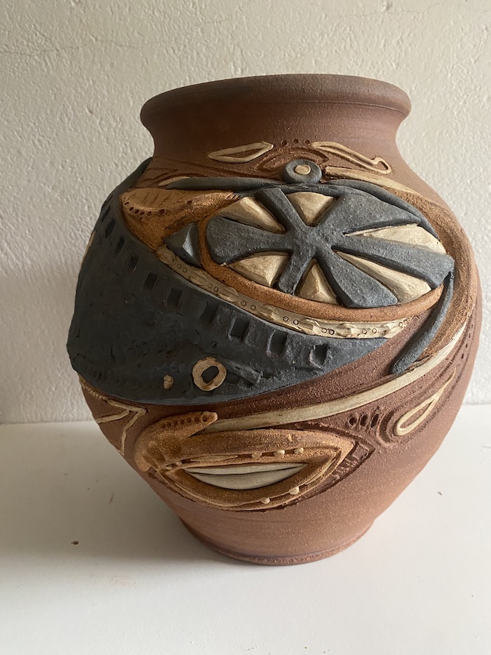 Jarrón torneado con pasta refractaria y modelado con diversas pastas de alta temperatura