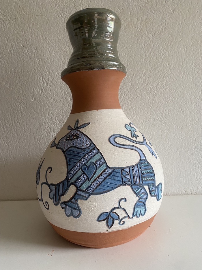 Jarrón serrano con león azul