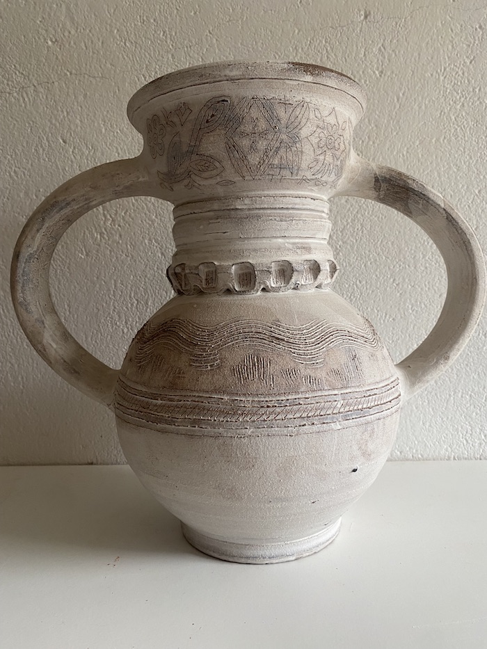 Jarrón bañado en porcelana con dibujos típicos